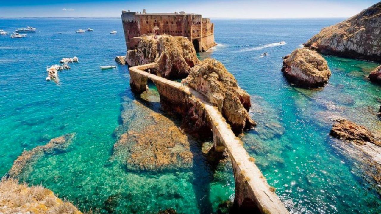Bed and Breakfast SUPERTUBOS HOUSE Peniche Atouguia Da Baleia Exterior foto